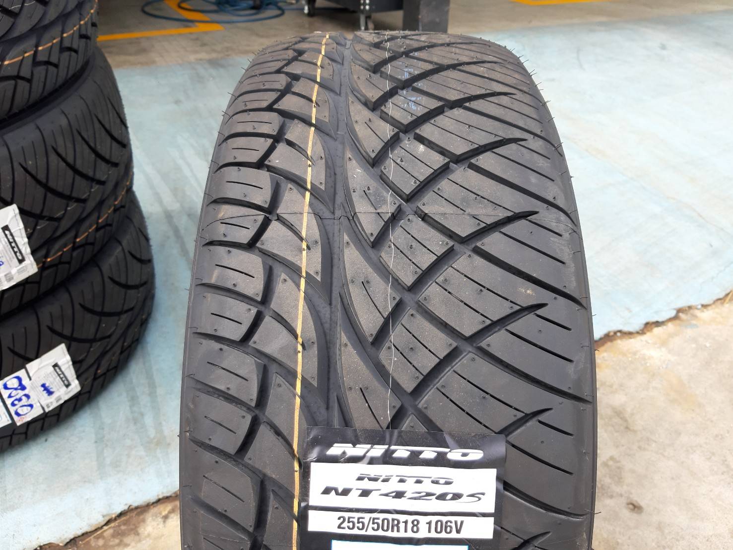 NITTO NT420S 255/50R18 ยางญี่ปุ่น ปี20 ราคาพิเศษ
