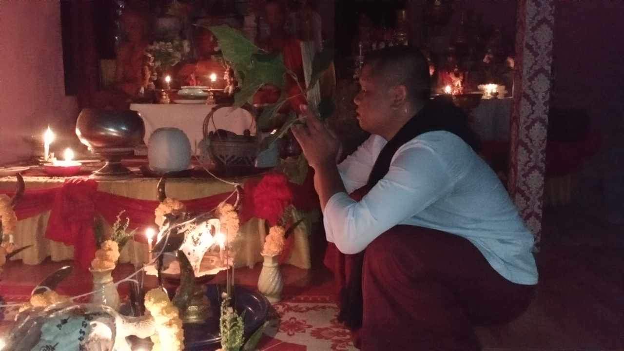 ⭕️ สีผึ้งกะมูบขะโมย อาจารย์เขมร