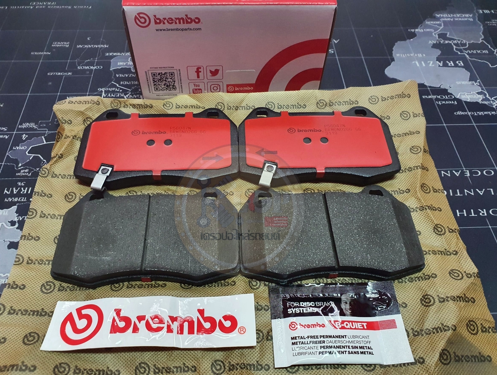 P56 047N ผ้าเบรกหน้า (แท้ BREMBO รุ่น Ceramic) 350Z Z33 (3.5) (Brembo 4 Pot Caliper)