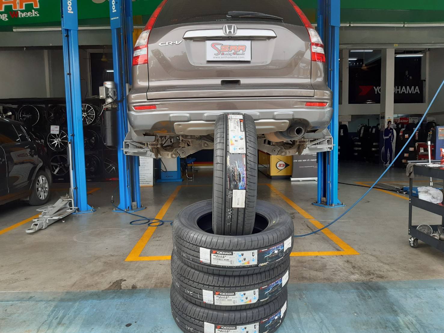 YOKOHAMA BluEarth-X AE61 225/65R17 ยางญี่ปุ่นปี20 ราคาพิเศษ