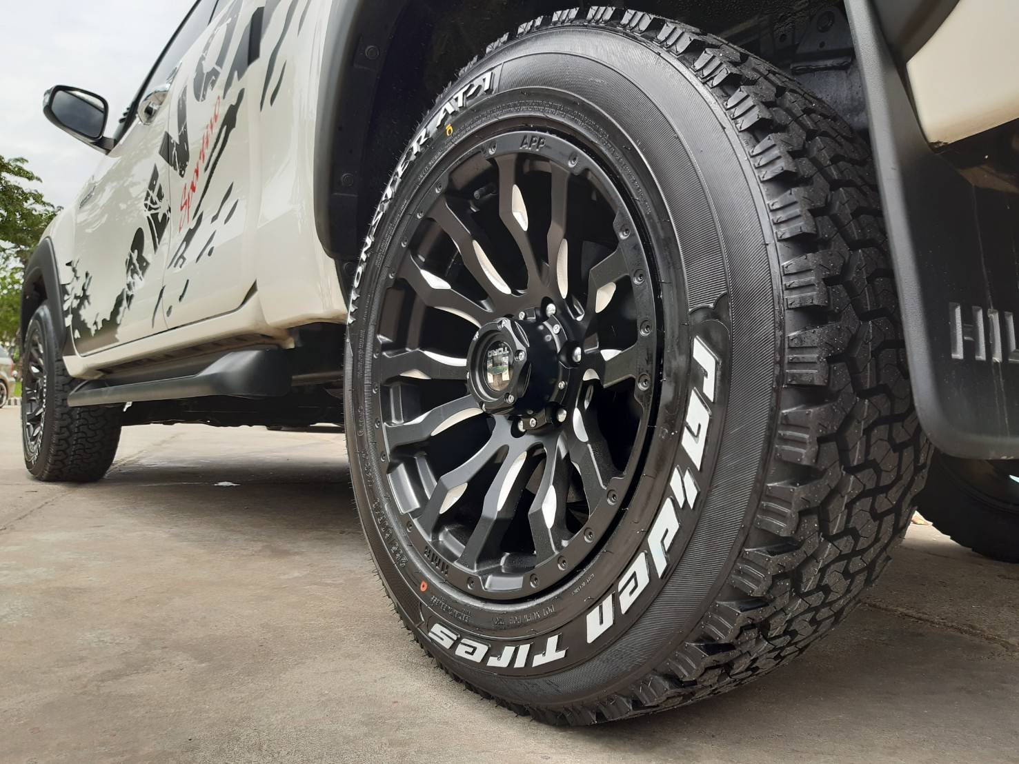 HAMMER HM8 ขอบ18x9.5 ET+20 6x139.7 MBS