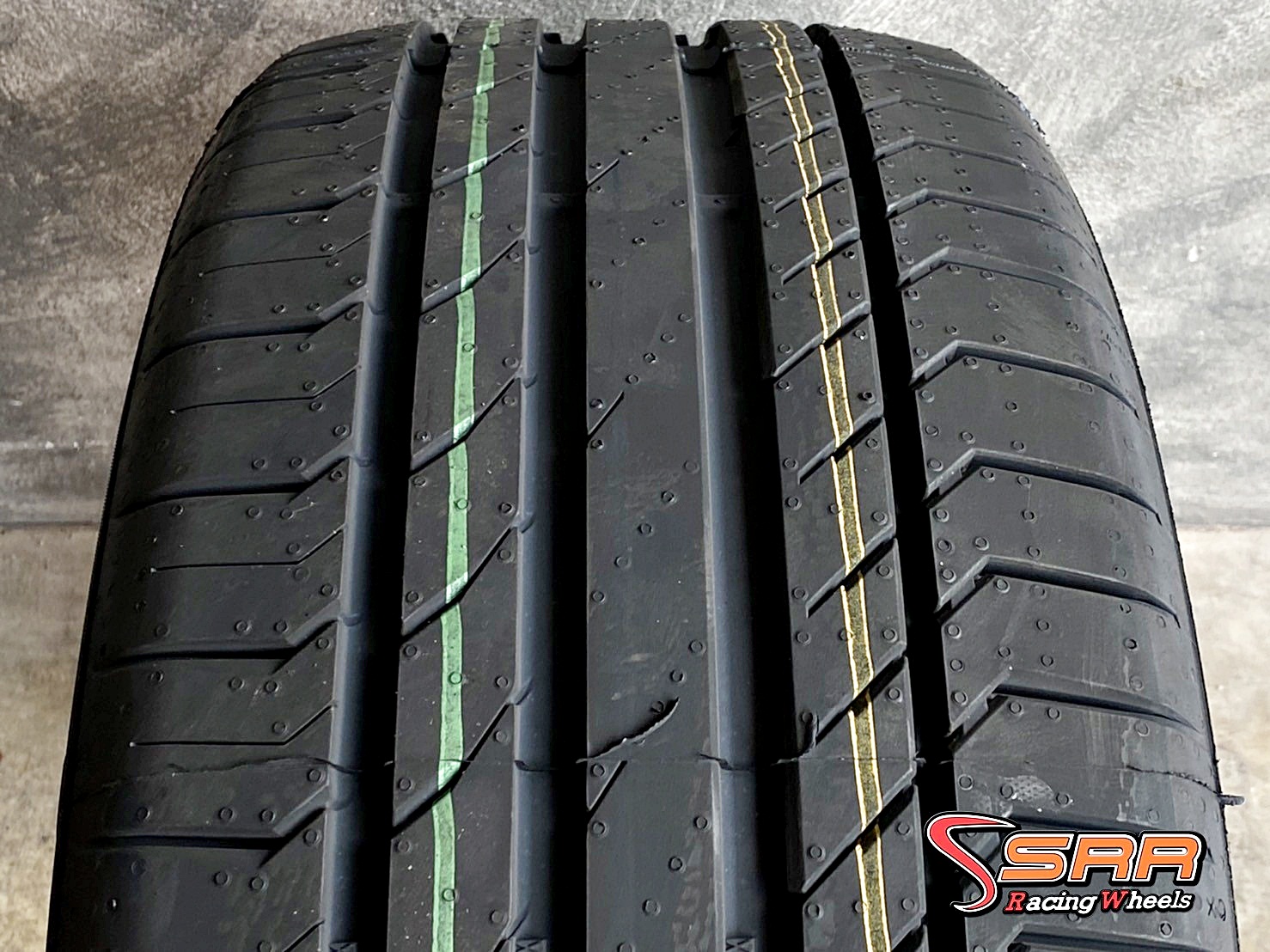 CONTINENTAL ContiSportContact 5 SUV MOE SSR 235/50R18 ยางรันแฟลต สำหรับใส่BENZ GLA