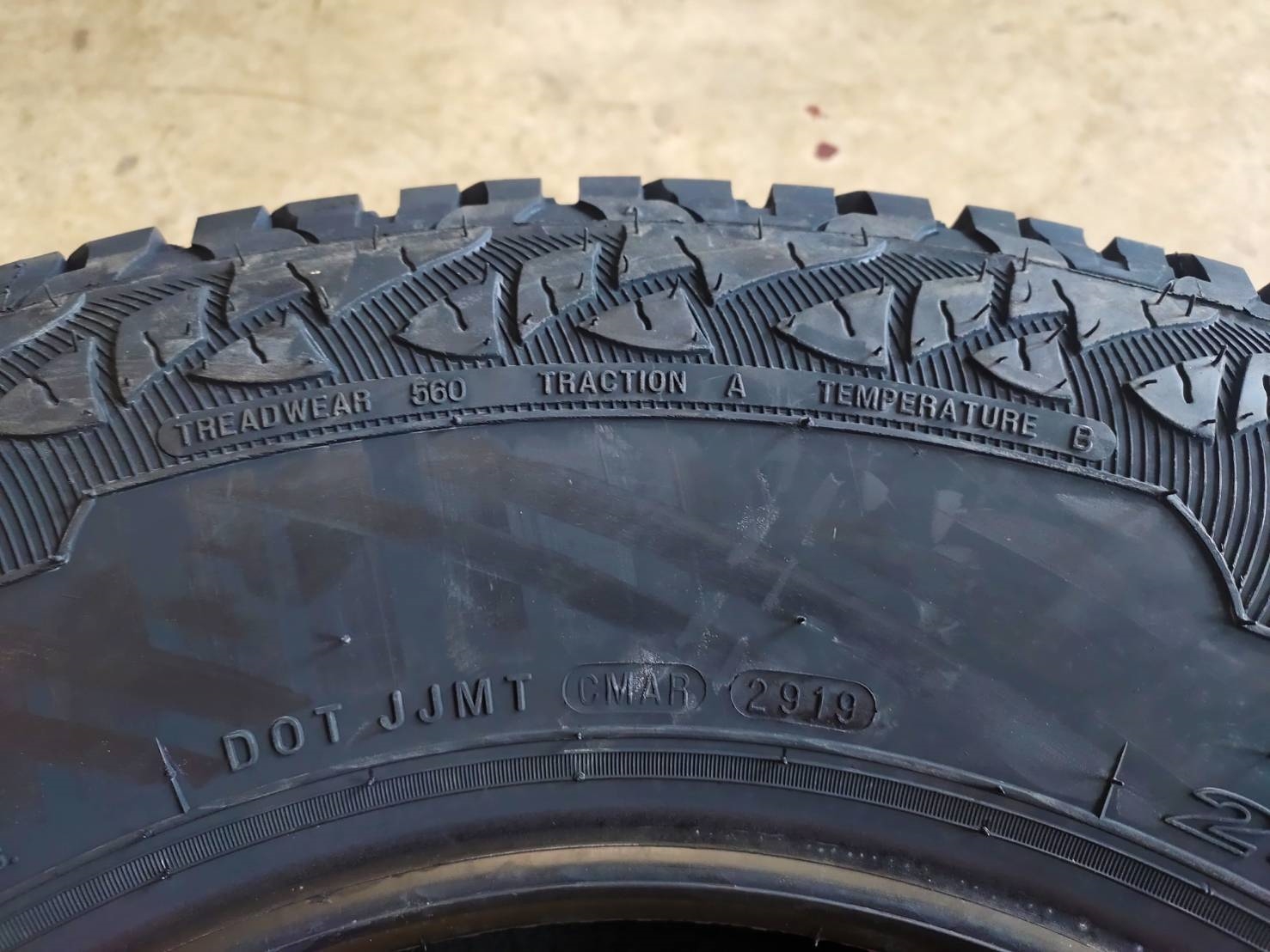 NEXEN ROADIAN AT PRO RA8 245/70R16 ยางราคาพิเศษ เส้นละ 2,900 บาท
