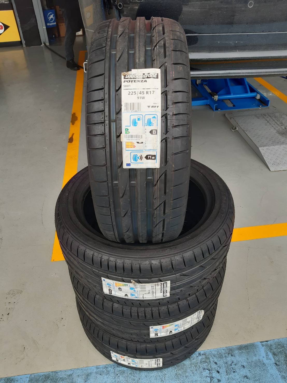 BRIDGESTONE POTENZA S001 RFT 225/45R17 ยางรันแฟลท ลดราคาพิเศษ
