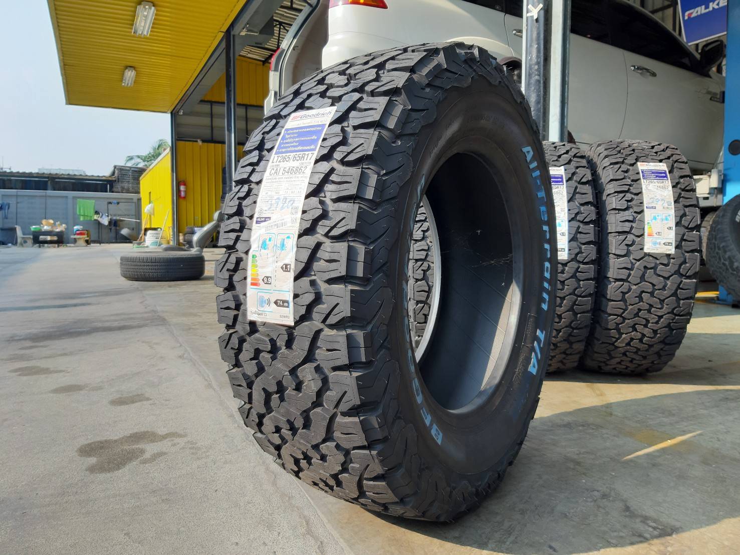 BFGoodrich All Terrain T/A KO2 265/65R17 ยางใหม่ปี21 ราคาพิเศษ