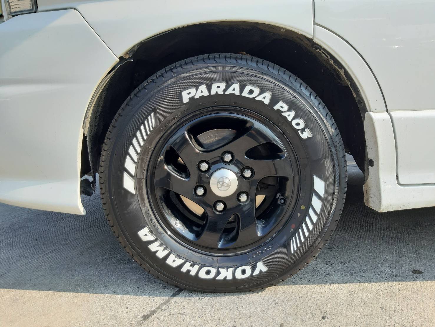 YOKOHAMA PARADA PA03 215/70R15 ยางขอบขาว ราคาพิเศษ