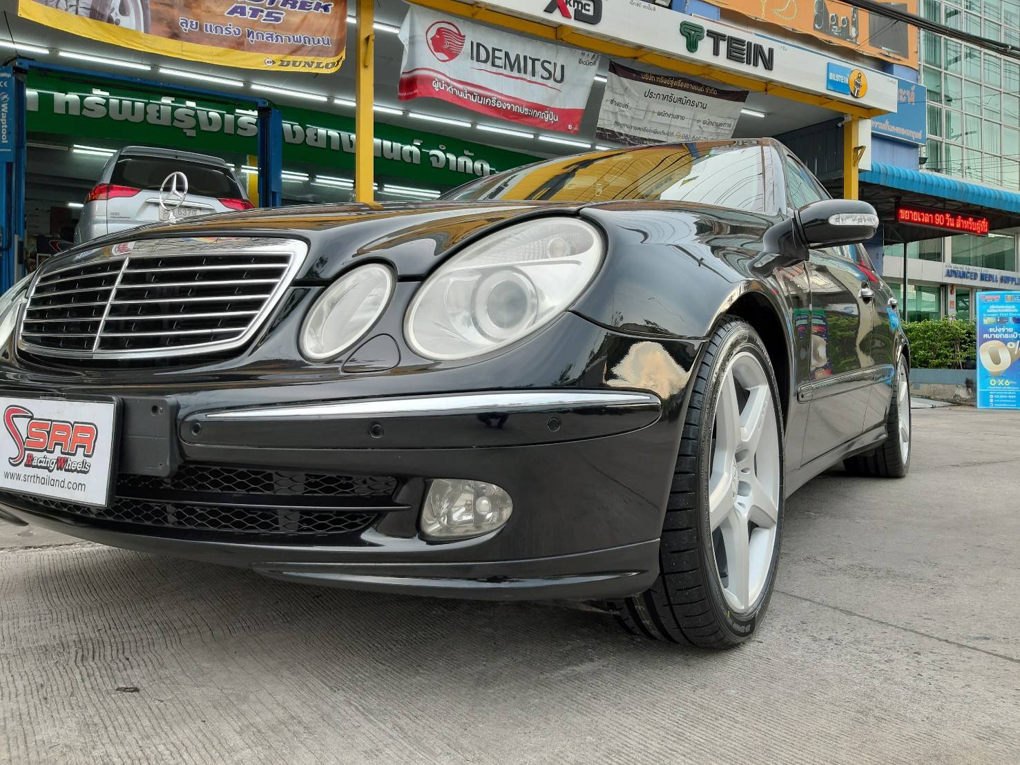 DUNLOP SP SPORT MAXX 050+ 245/40ZR18 ลดราคา เส้นละ 4,500 บาท