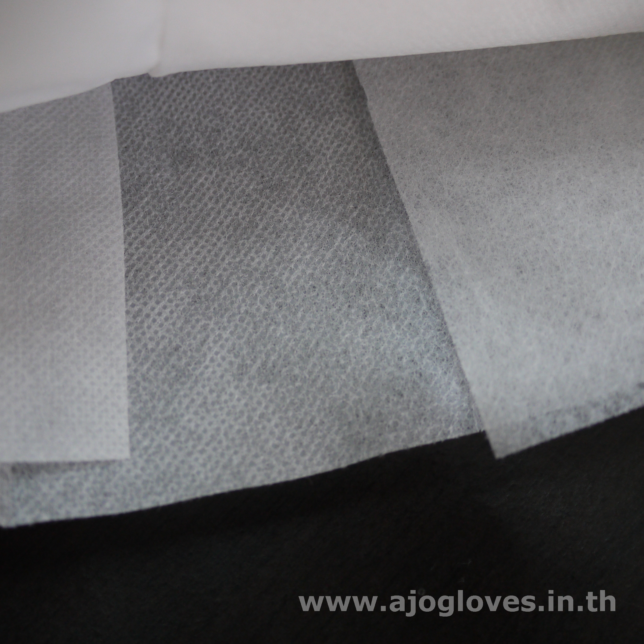 Disposable Isolation Gown เสื้อกาวน์ใยสังเคราะห์ สีขาว หนา 40 GRAMS