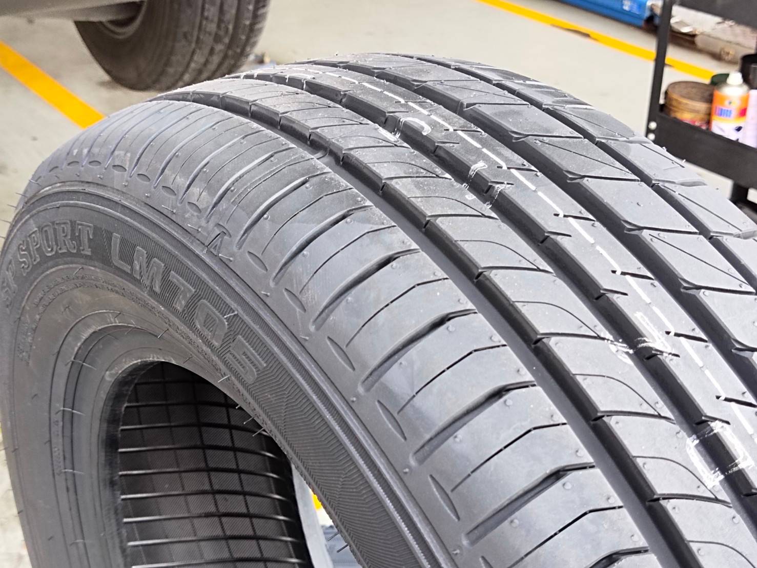 DUNLOP SP SPORT LM705 205/60R16 ยางใหม่ ปี2021 ราคาพิเศษ