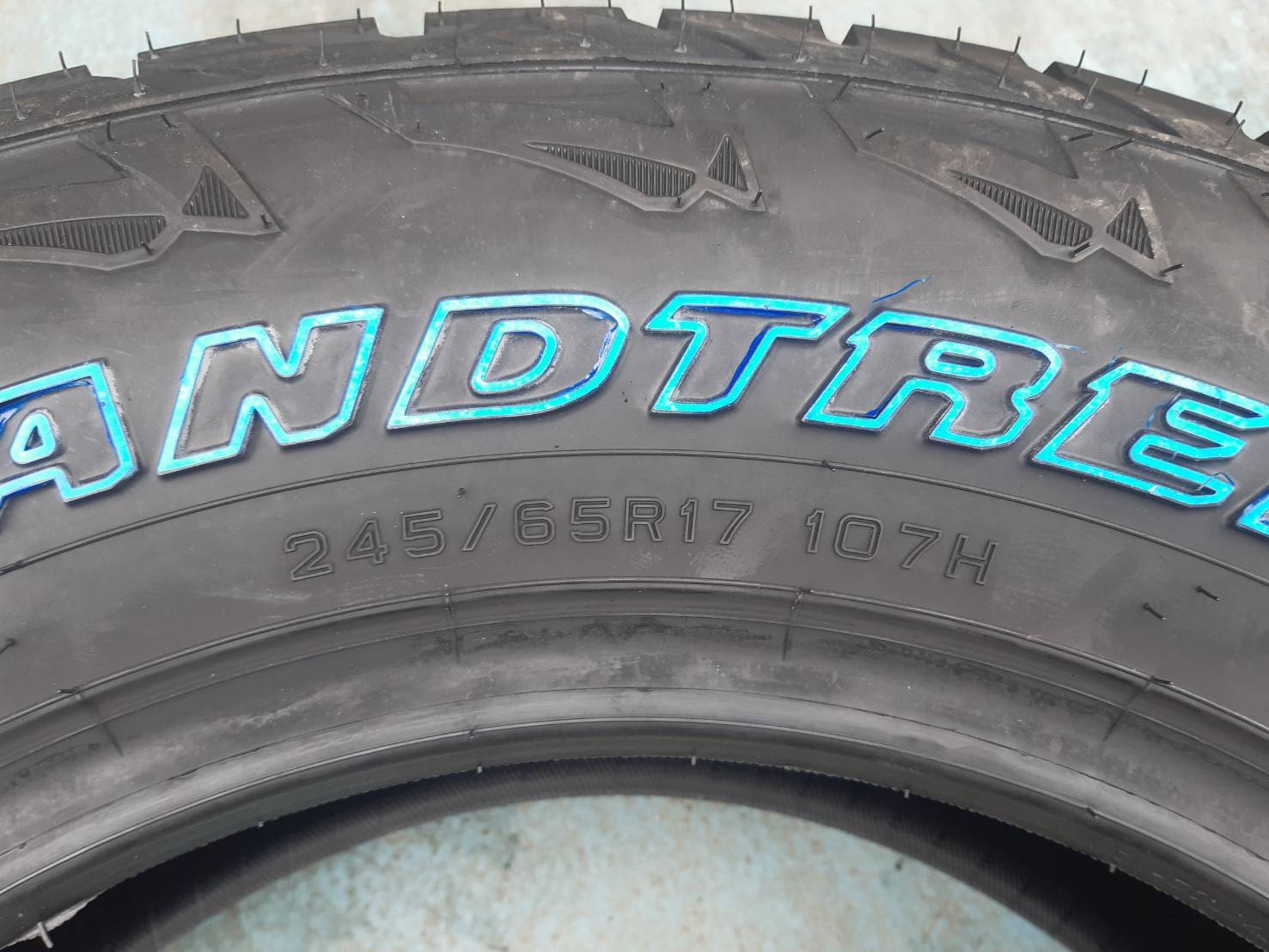 DUNLOP GRANDTREK AT5 245/65R17 ยางปี20 ราคาพิเศษ