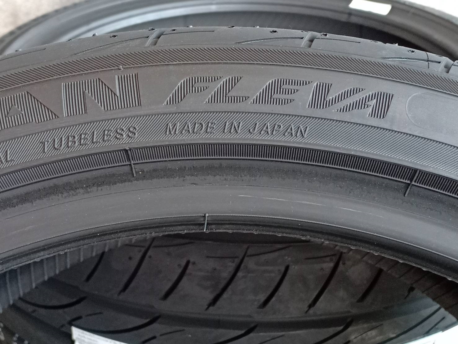 YOKOHAMA ADVAN FLEVA V701 255/35R18 ยางญี่ปุ่น ปี2020 ราคาพิเศษ