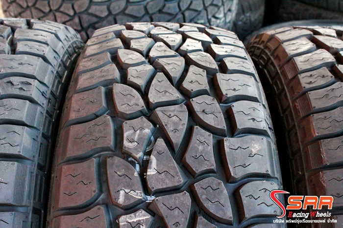 MICKEY THOMPSON STZ 265/70R17