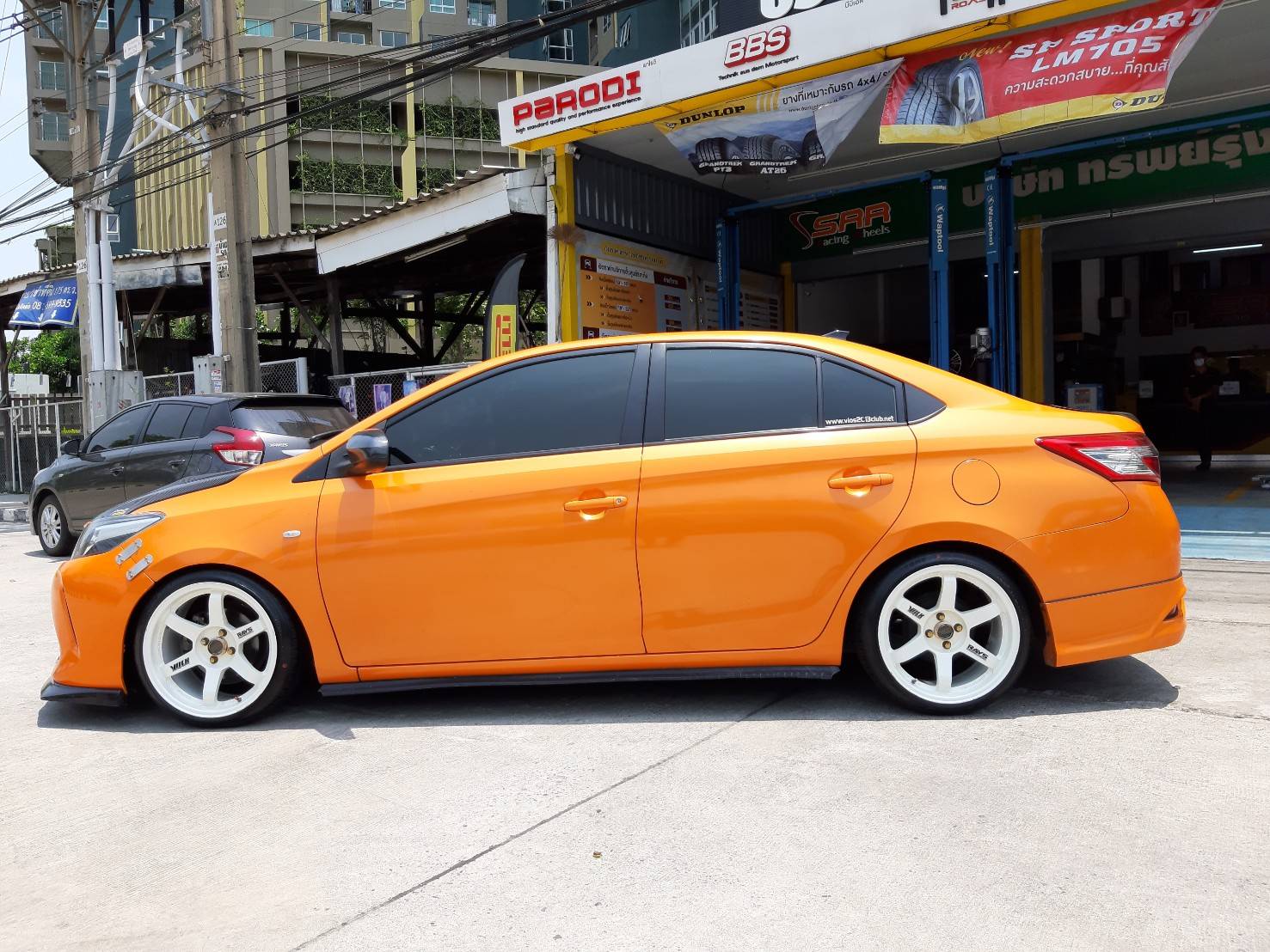 ROADSTONE NFERA AU5 205/40ZR17 ยางเกาหลี ซื้อ1แถม1