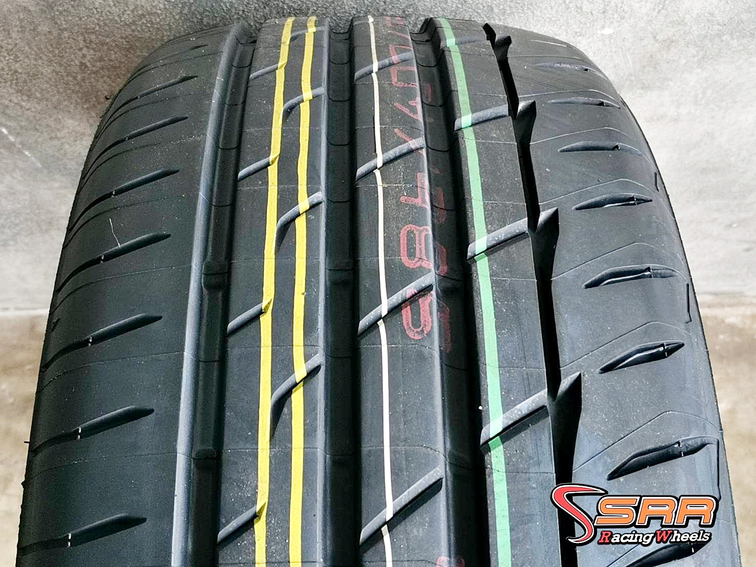 BRIDGESTONE RE004 225/45R17 ยางใหม่ปี2021 ราคาพิเศษ