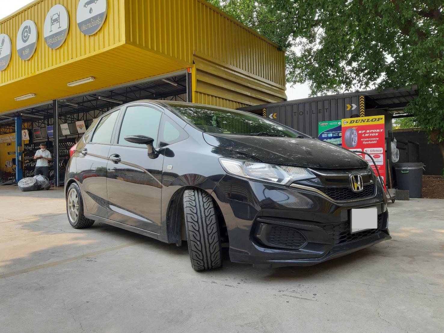 YOKOHAMA AD08R 195/50R15 ยางใหม่ปี2020 ลดราคาพิเศษ