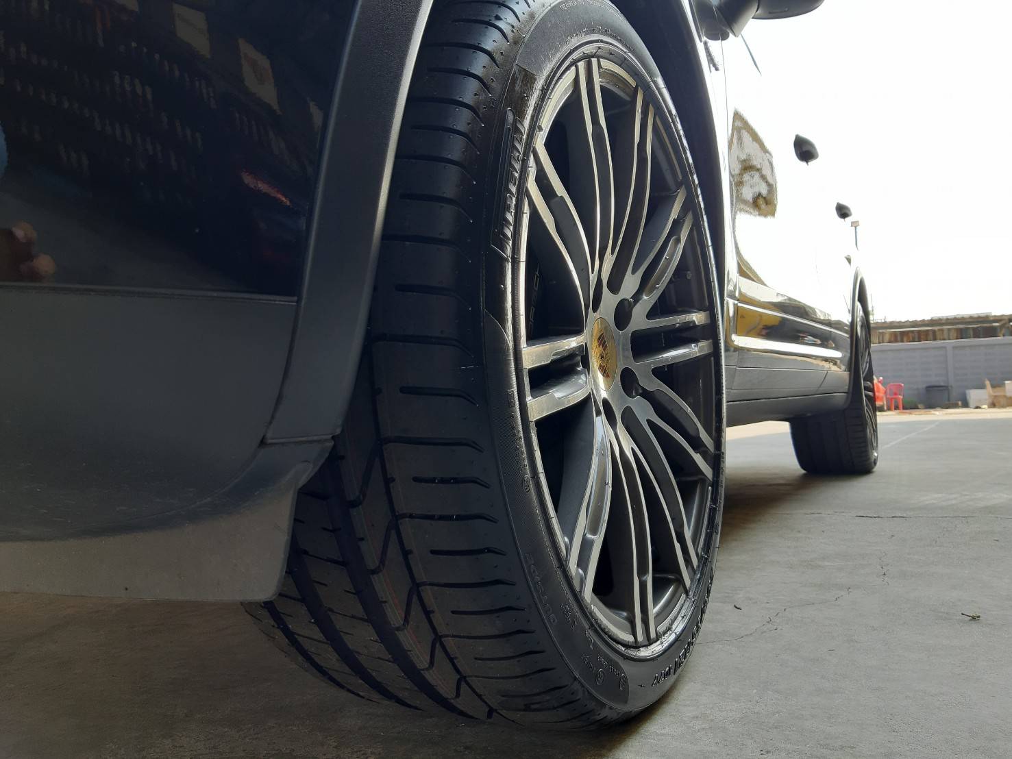 PIRELLI P ZERO N1 295/35R21 ราคาพิเศษ ใส่รถPorsche Cayenne