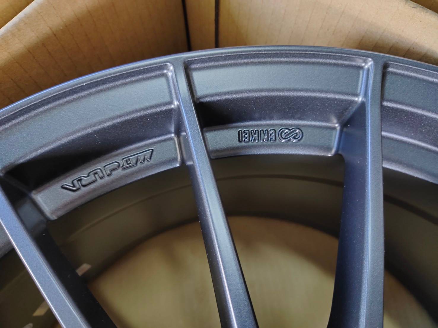 ENKEI RS05RR ล้อแท้ญี่ปุ่น ขอบ18 5x114.3 ET+35 Matte Dark Gunmetallic