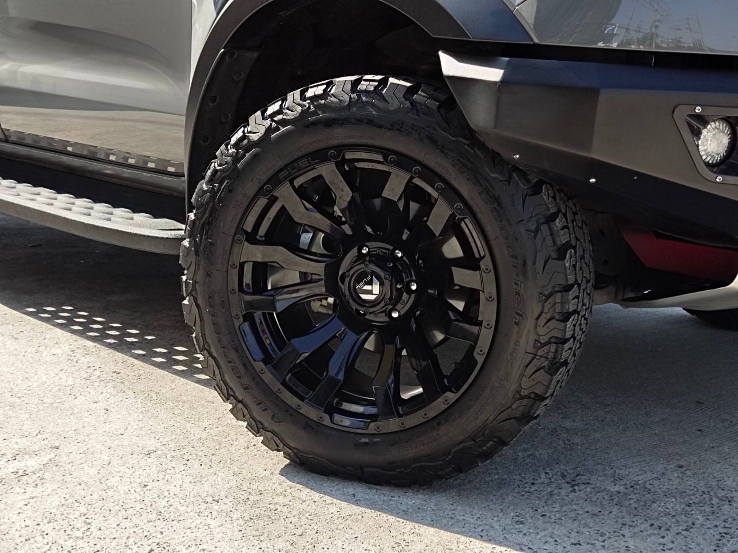 FUEL BLITZ D675 ขอบ20x10 ET-18 6x139.7 GLOSS BLACK