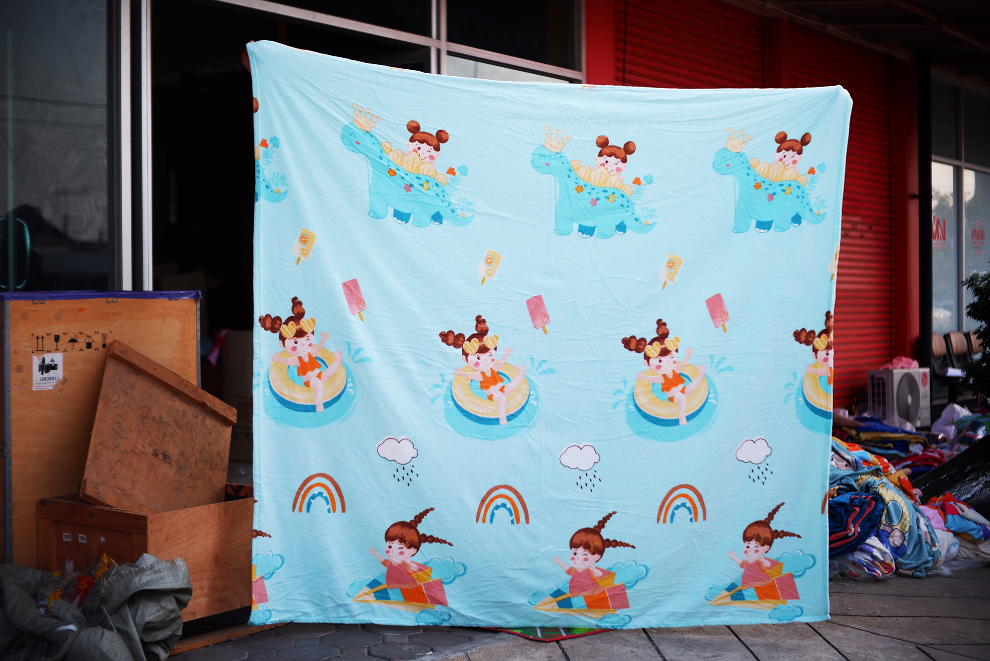 ผ้าห่มนาโน 6 ฟุตลายการ์ตูนเย็บขอบธรรมดา (12ผืนคละลาย)