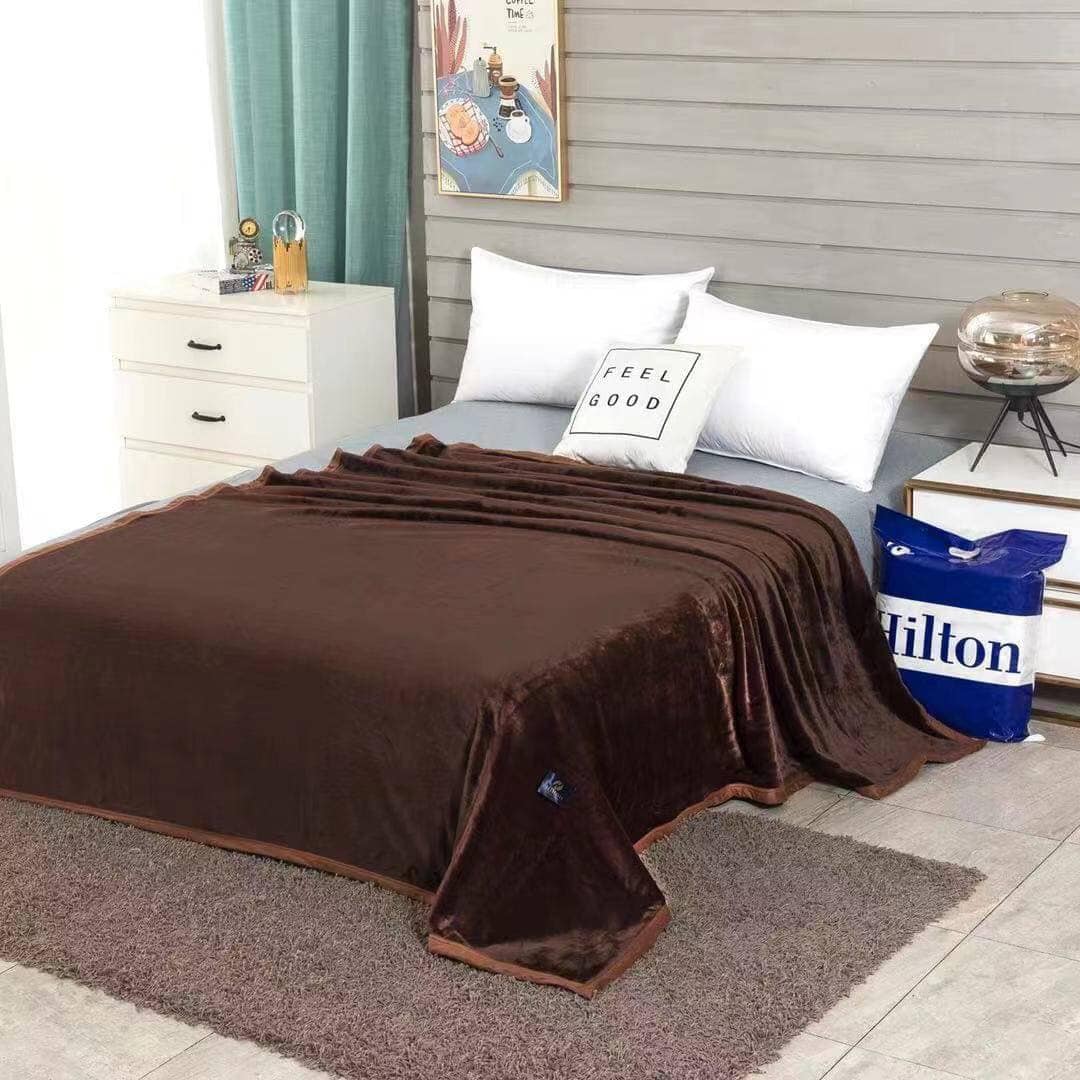 ผ้าห่มนาโนรุ่นหนานุ่มสีพื้น 6 ฟุต Hilton (1.2kg) (12 ผืนคละสี)