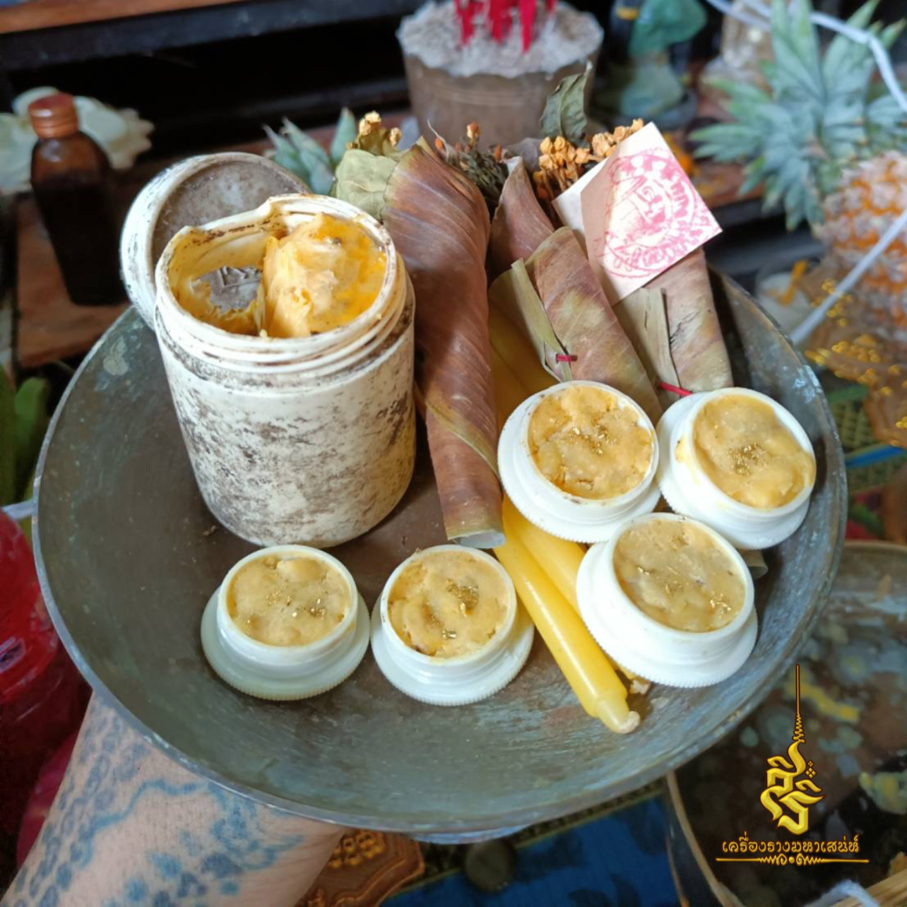 ⭕️ สีผึ้งมหาเสน่ห์ผสมน้ำมันพรายยุคต้น พบในย่าม หลวงปู่ชื่น วัดตาอี