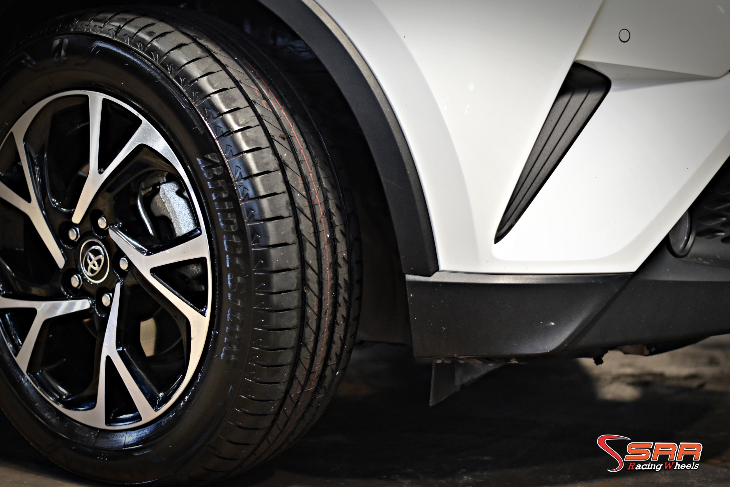 BRIDGESTONE ALENZA 001 215/60R17 ยางใหม่ ลดราคาพิเศษ