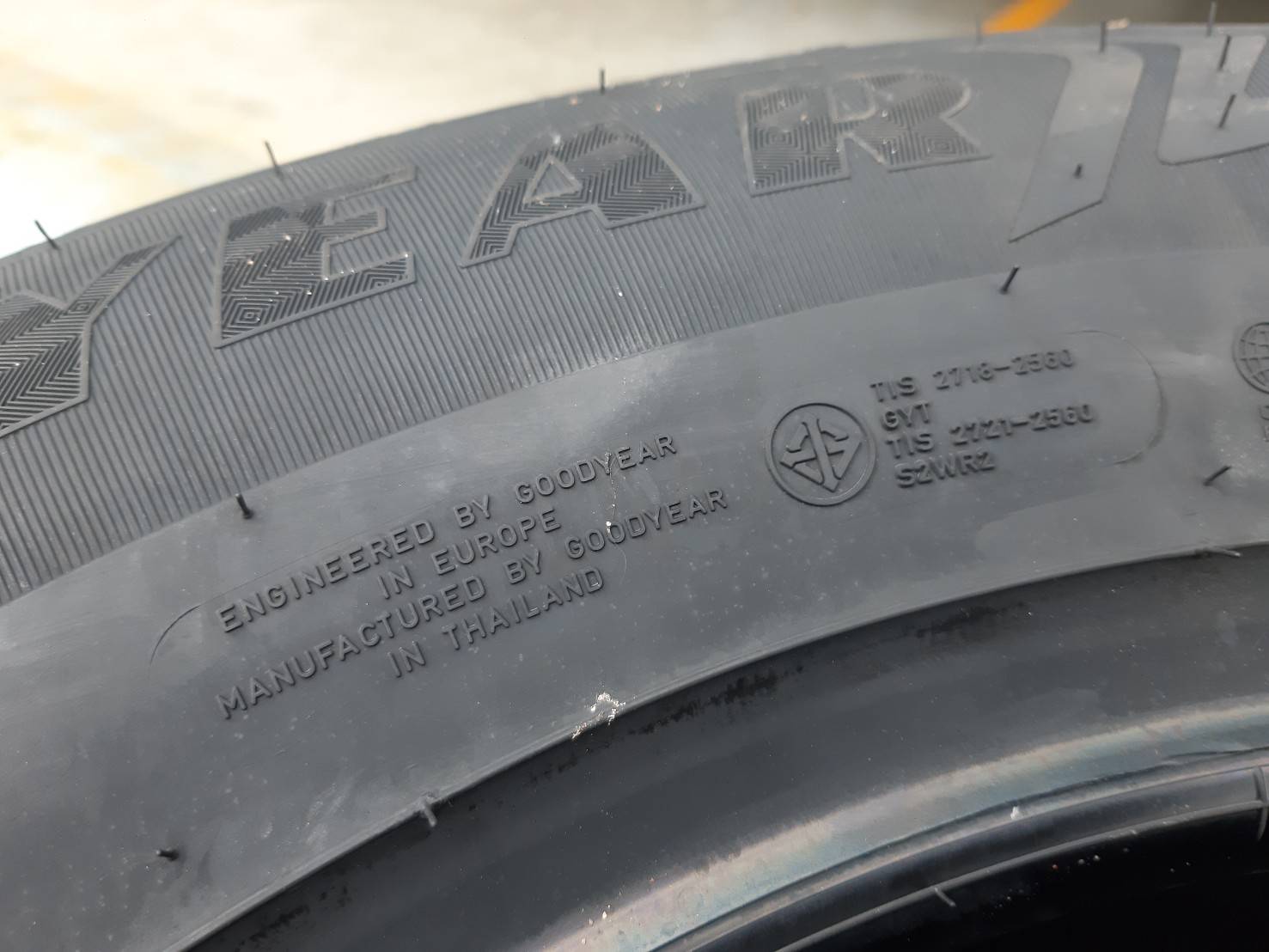 GOODYEAR WRANGLER TRIPLEMAX 245/70R16 ยางปี20 ราคาพิเศษ