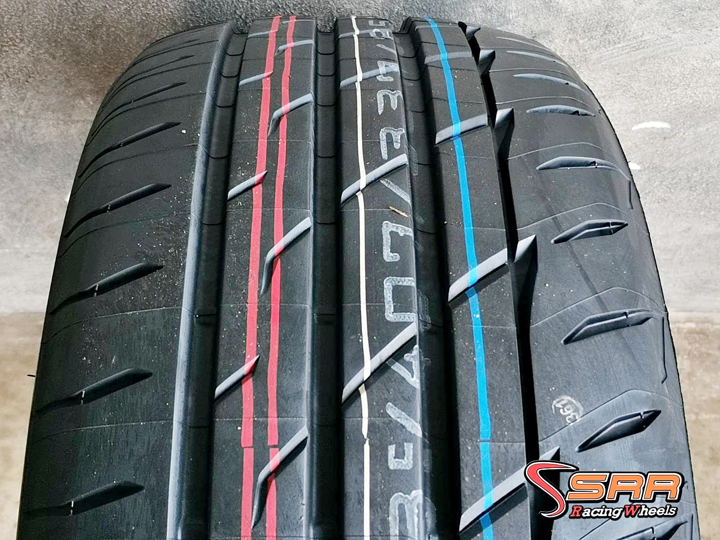 BRIDGESTONE RE004 225/40R18 ยางใหม่ปี2021 ราคาพิเศษ
