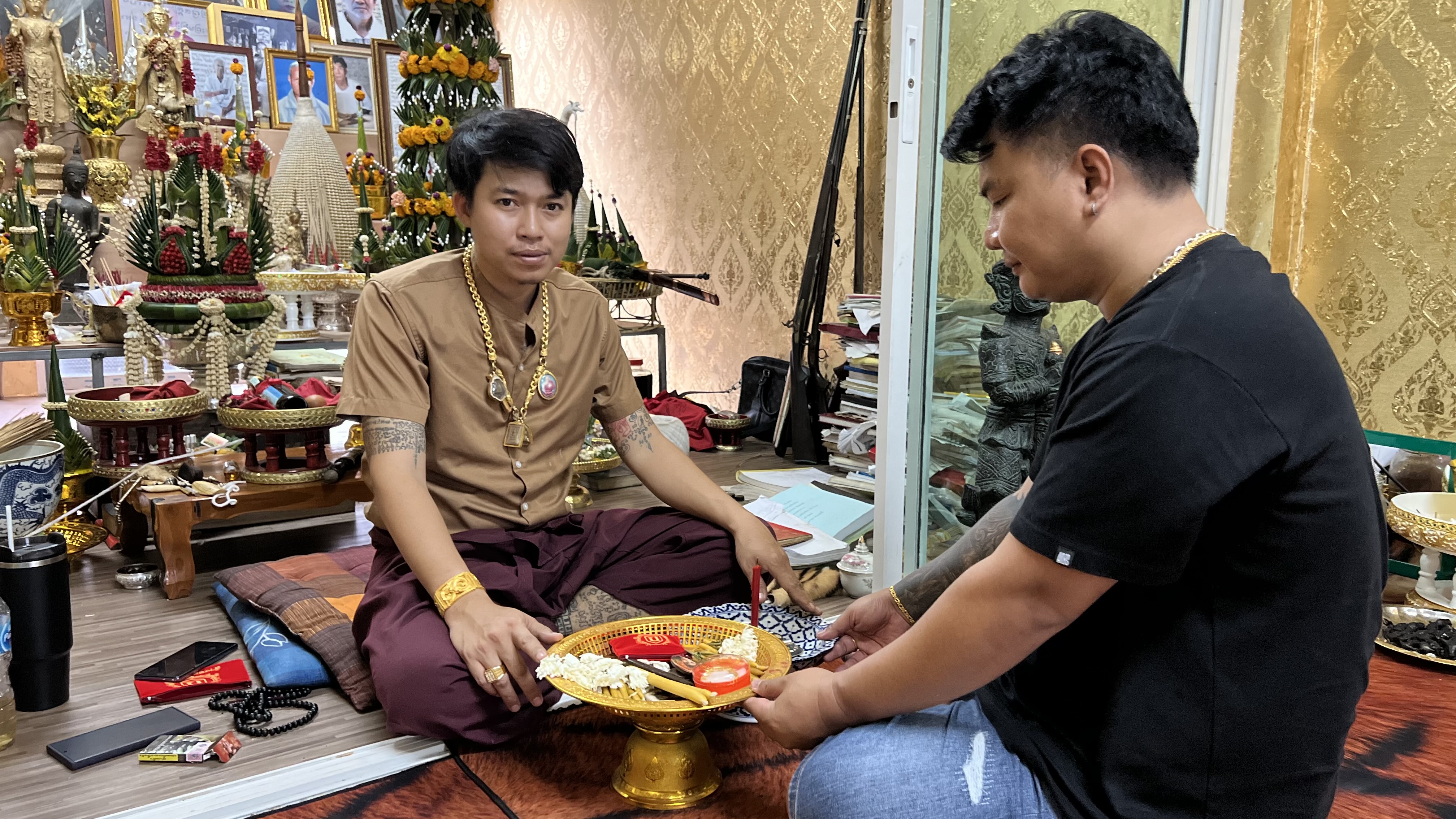 ล็อคเก็ตขุนแผน อาจารย์ เวียง ขุนแผน รวมยันต์สายแห่พระเจ้า