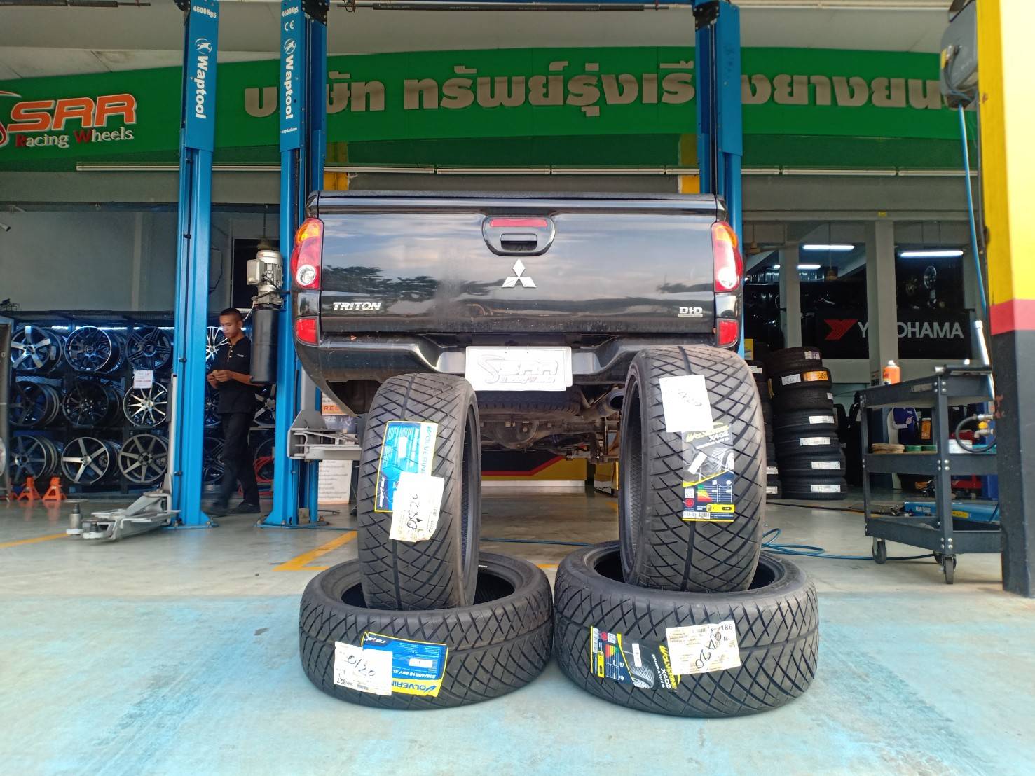 RAIDEN WOLVERINE X402 235/45R18 ยางใหม่ปี20 ราคาพิเศษ