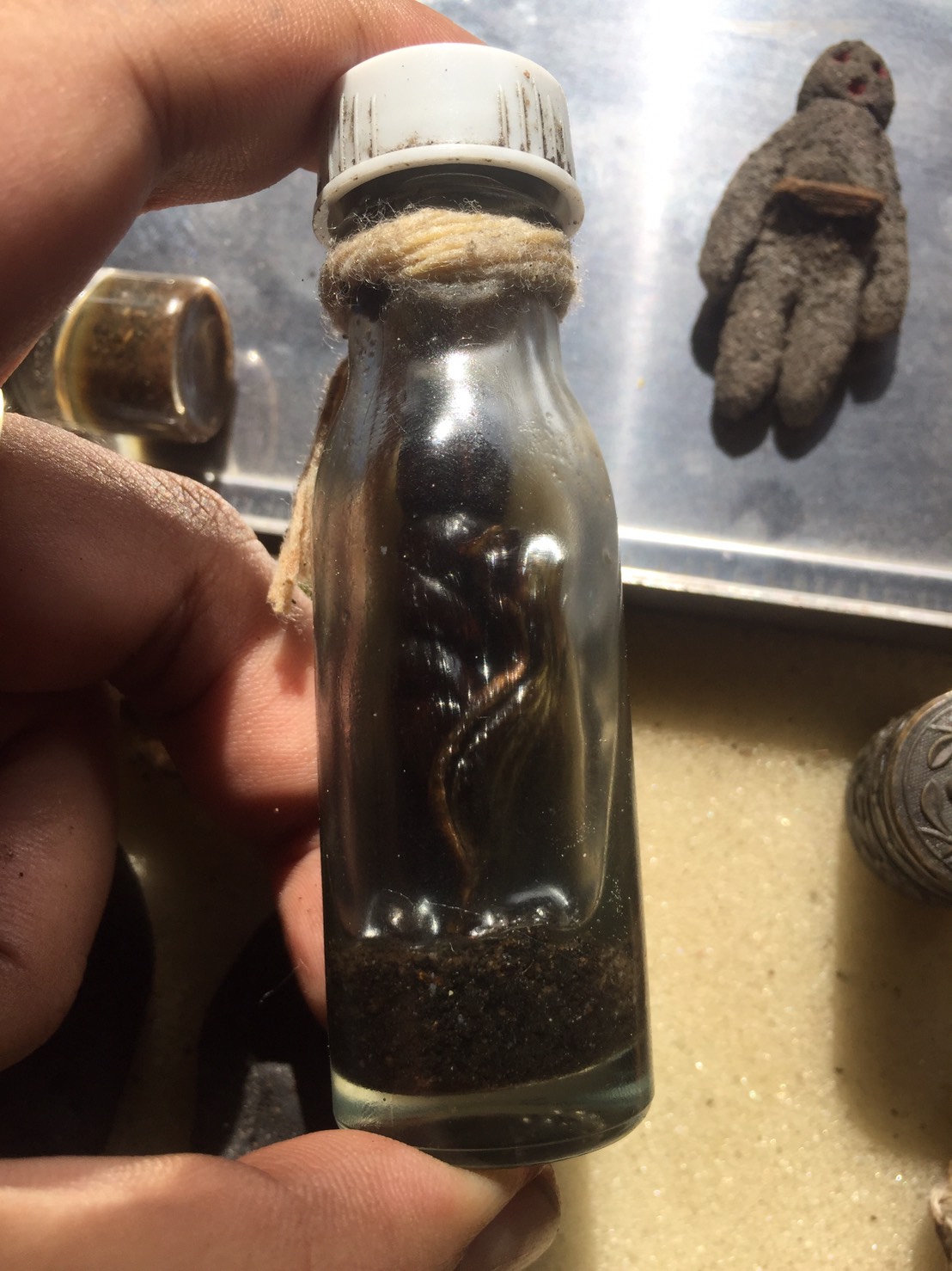 กุมารทองในขวดน้ำมันพรายแม่น้ำฝนพร้อมตะกรุด ผงพราย59ตน ว่านดอกทอง อาจารย์เปล่ง