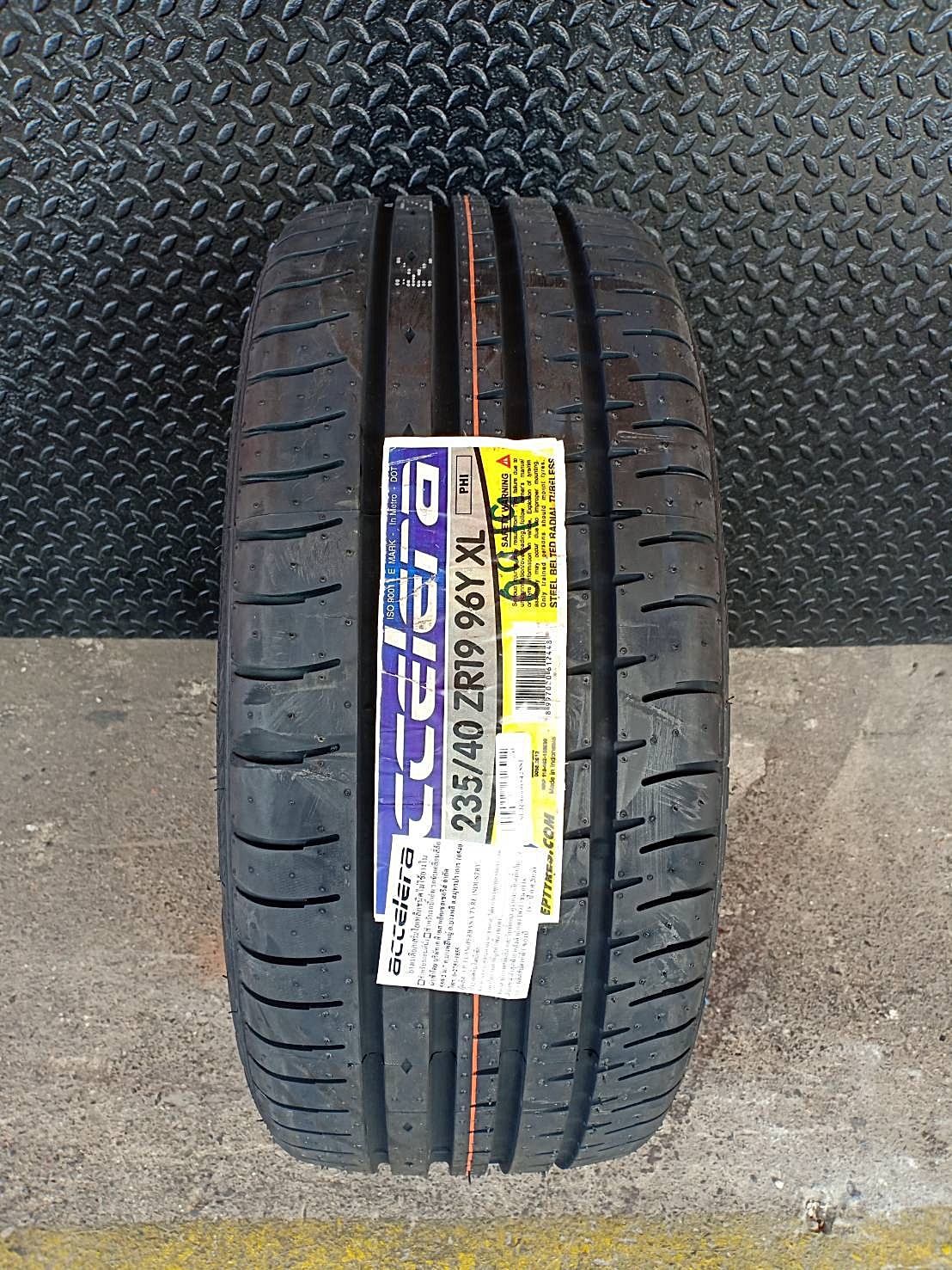ACCELERA PHI 235/40ZR19 ยางปี19 เส้นละ 3,800 บาท