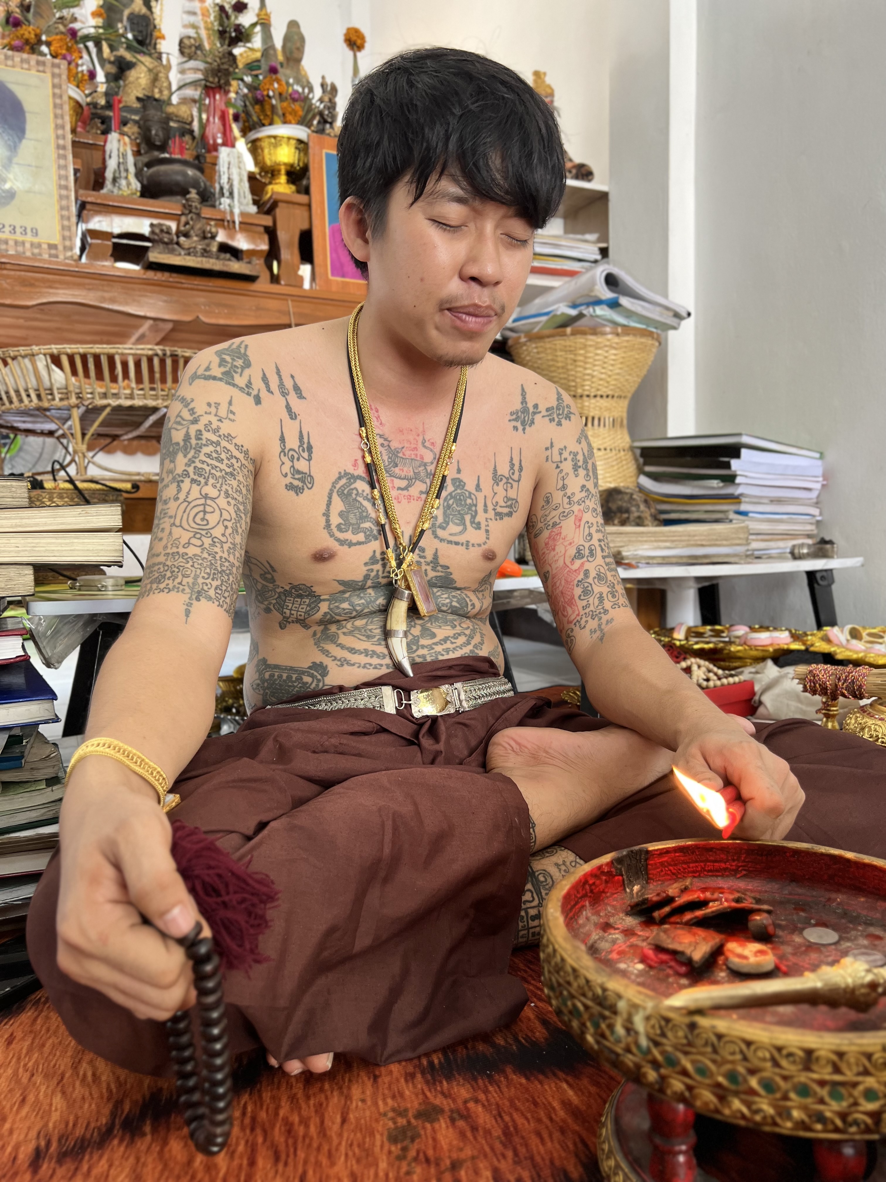 20/07/2566 มาเอามวลสารและจารแผ่นตะกรุดทำงั่งอยุธยา อาจารย์เวียง ขุนแผน