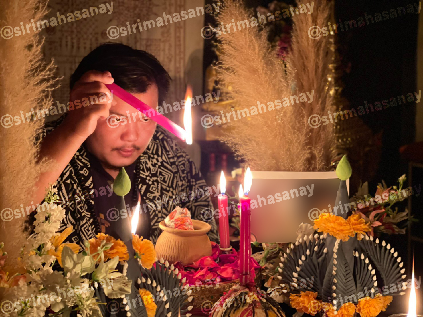 พิธีหอมดอกฮัก อาจารย์เสก สำนักสักยันต์ป๋ารมีเศรษฐีเรือนคำ