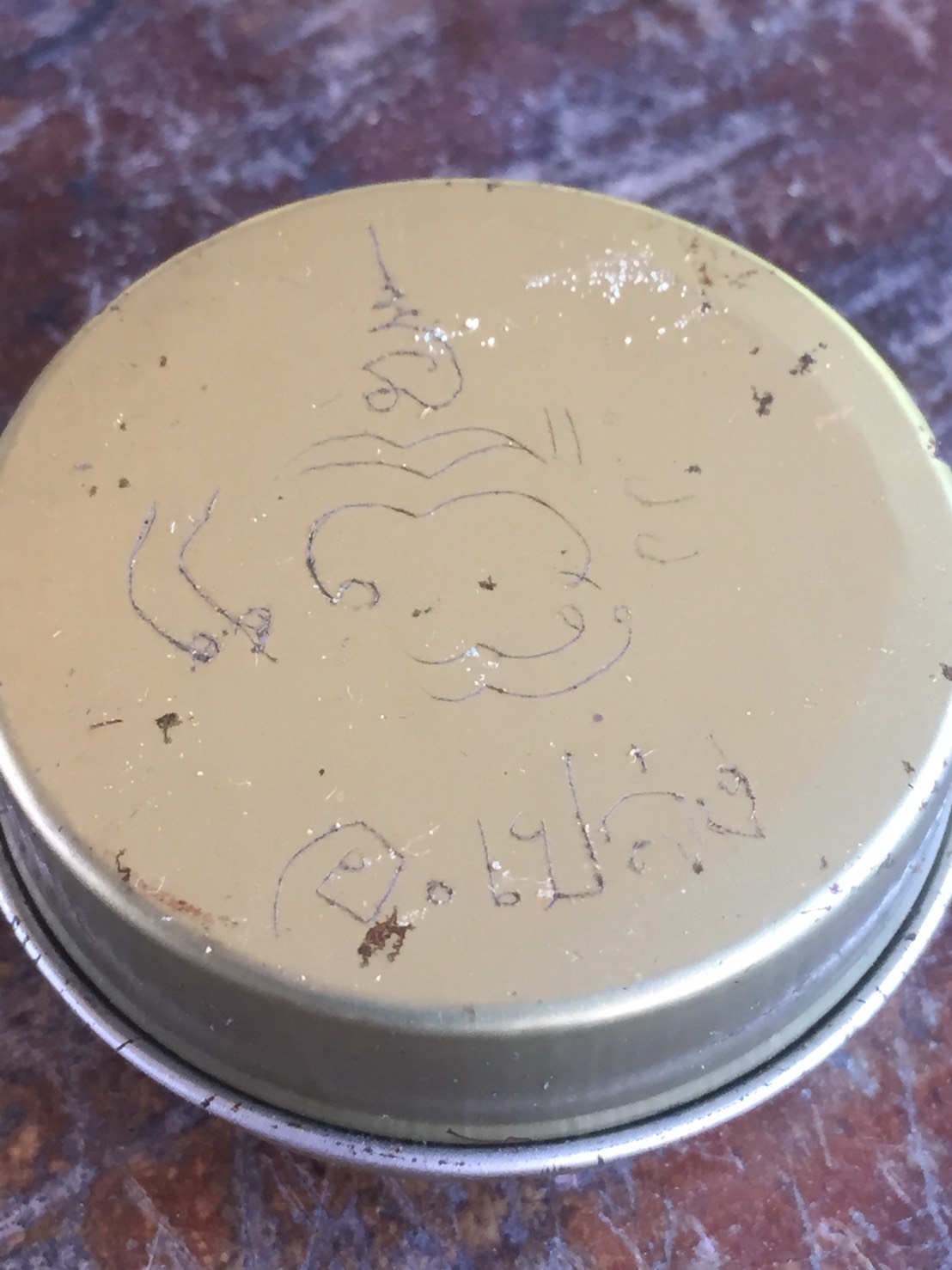 สีผึ้งพรายแม่น้ำฝน ด้านในมีอิ้นพราย59ตน ประคำพราย59ตน ตะกรุดสาริกา