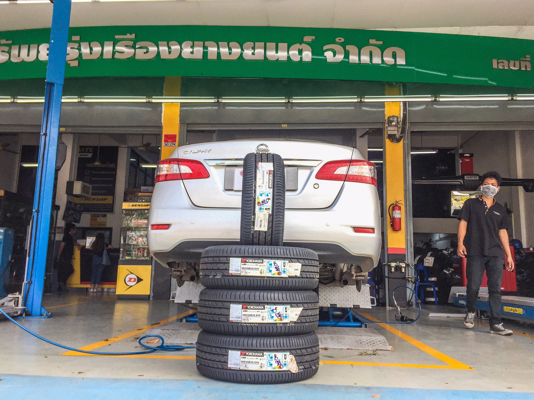 YOKOHAMA db decibel E70 205/55R16 ยางปี20 ราคาพิเศษ