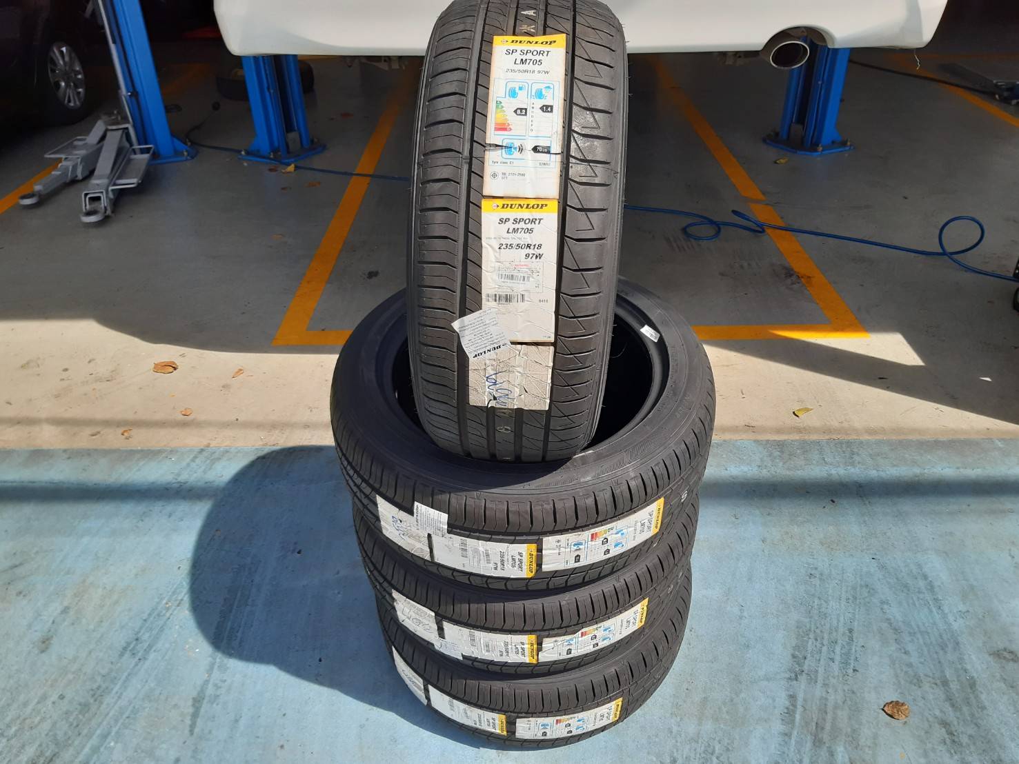 DUNLOP LM705 235/50R18 ยางญี่ปุ่นปี19 ลดราคาพิเศษ