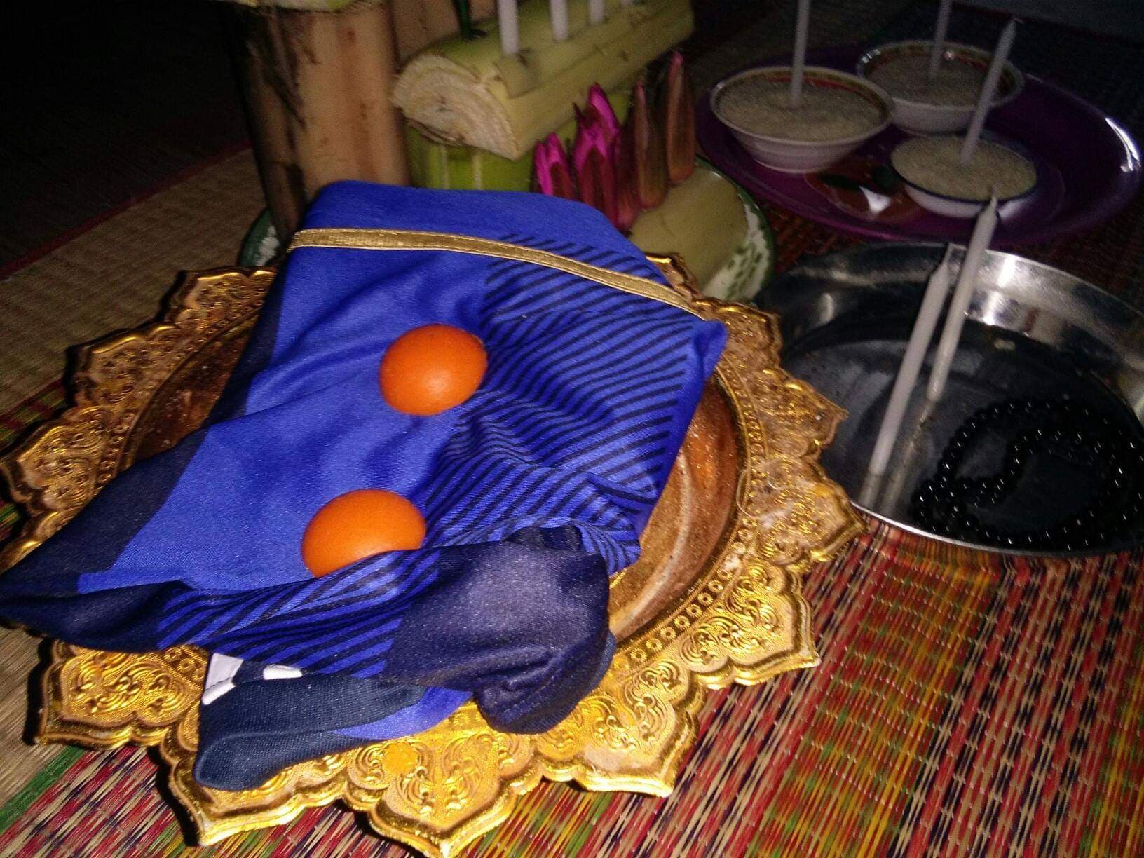 ฝาบาตรสะกดรัก อาจารย์เขมร