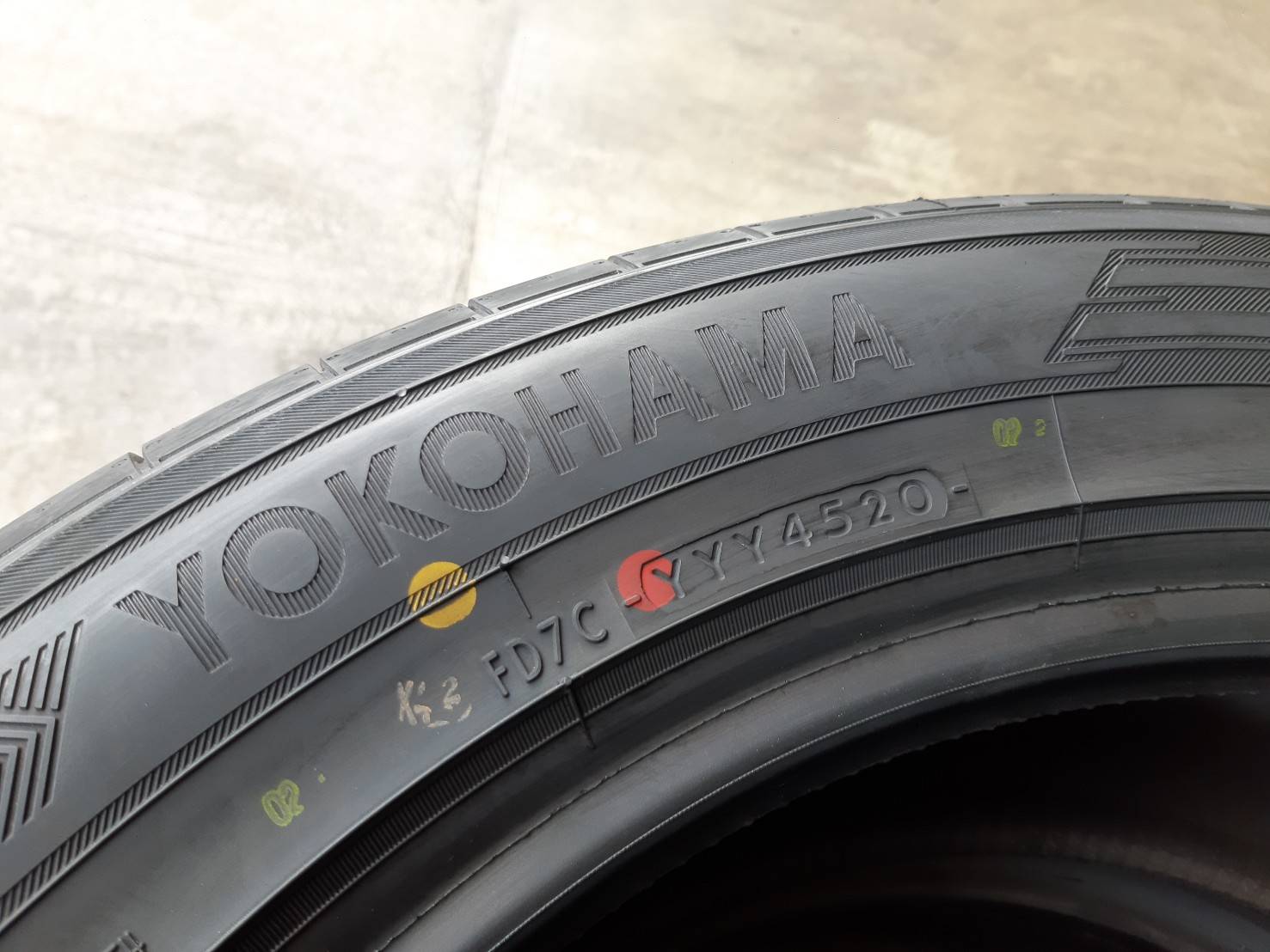 YOKOHAMA BluEarth-XT AE61 235/55R18 ยางใหม่ ราคาพิเศษ