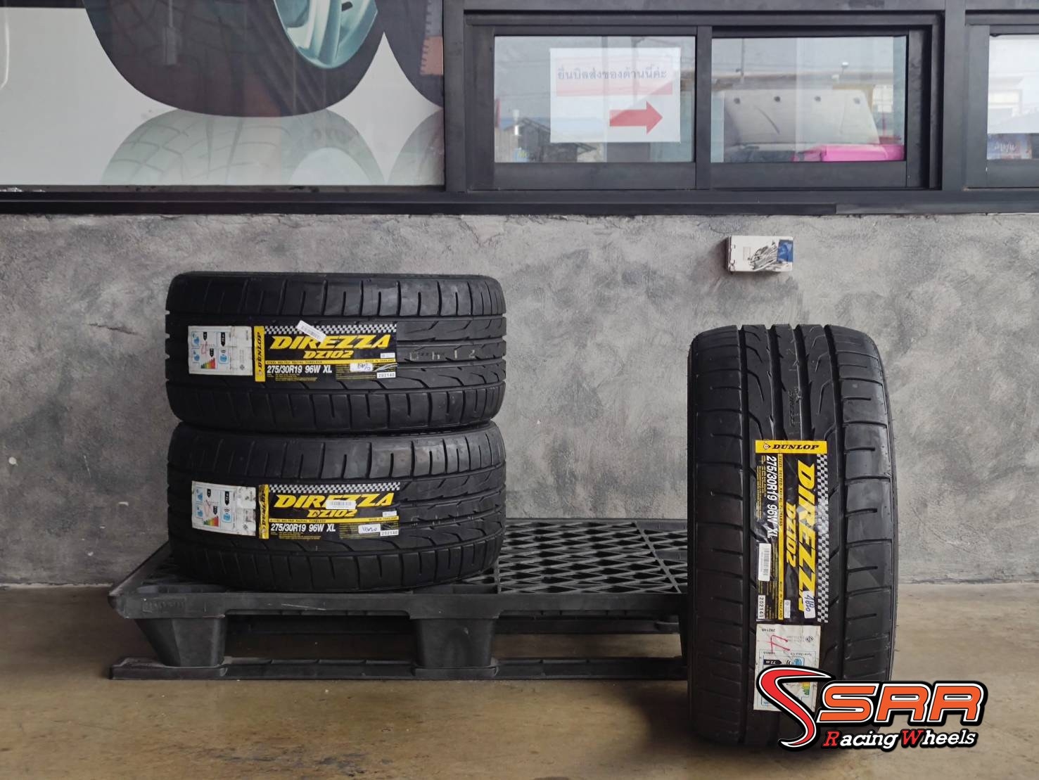 DUNLOP DIREZZA DZ102 275/30R19 ยางใหม่ปี20 ลดราคาพิเศษ