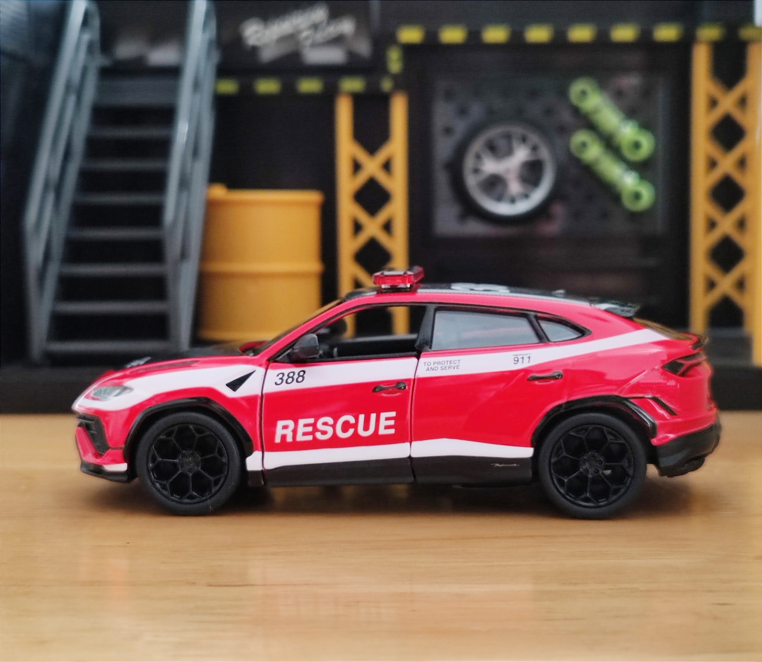 โมเดลรถเหล็ก รถตำรวจ (ปลีก-ส่ง)