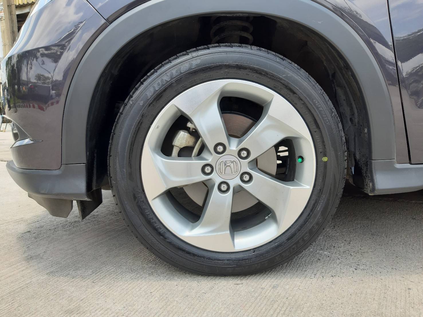DUNLOP LM705 215/55R17 ยางปี20 ราคาพิเศษ