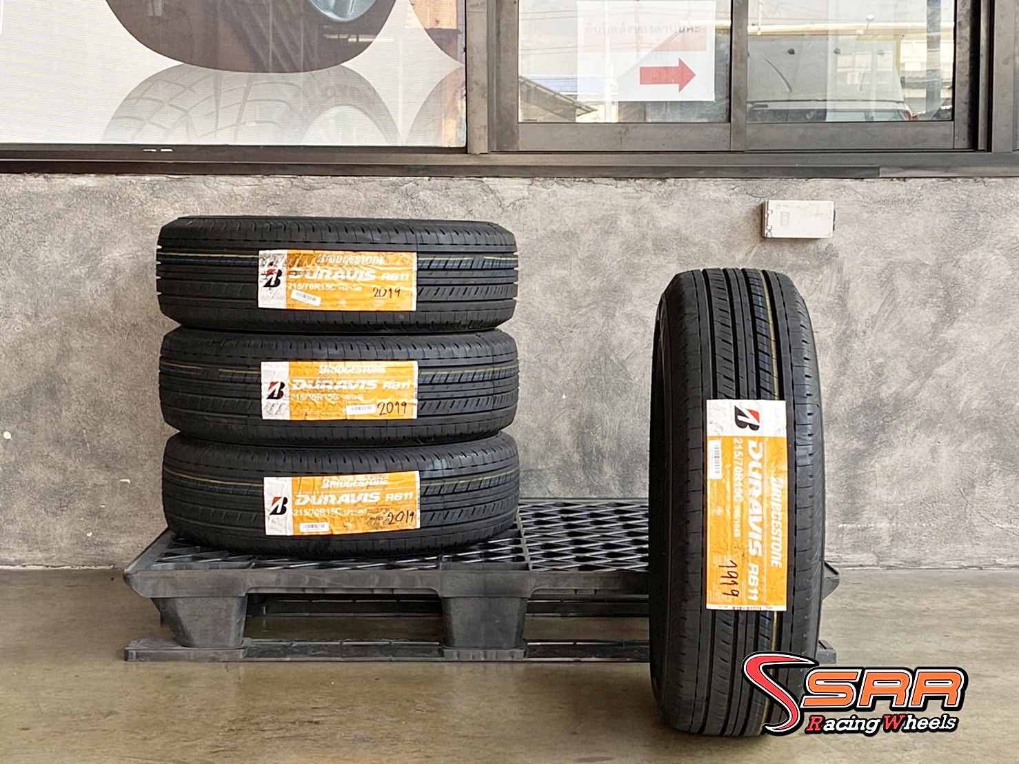 BRIDGESTONE DURAVIS R611 215/70R15 ยางใหม่ ลดราคาพิเศษ