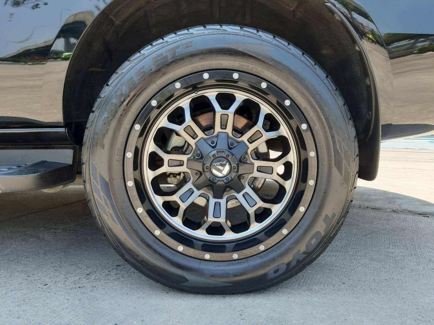FUEL CRUSH D561 KMC ขอบ20x9 ET20 TWO-TONE/DDT