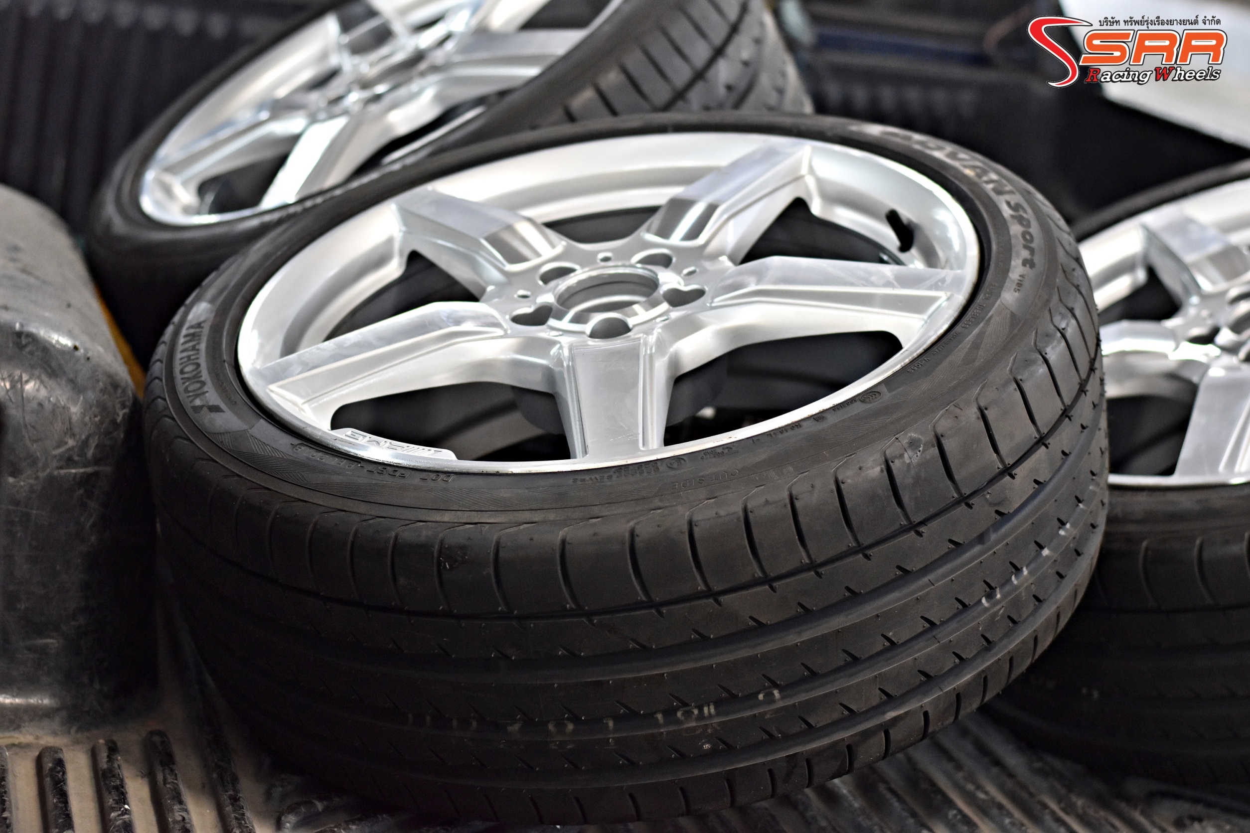 YOKOHAMA ADVAN SPORT V105 245/40ZR19 ยางสปอร์ตญี่ปุ่น ราคาพิเศษ