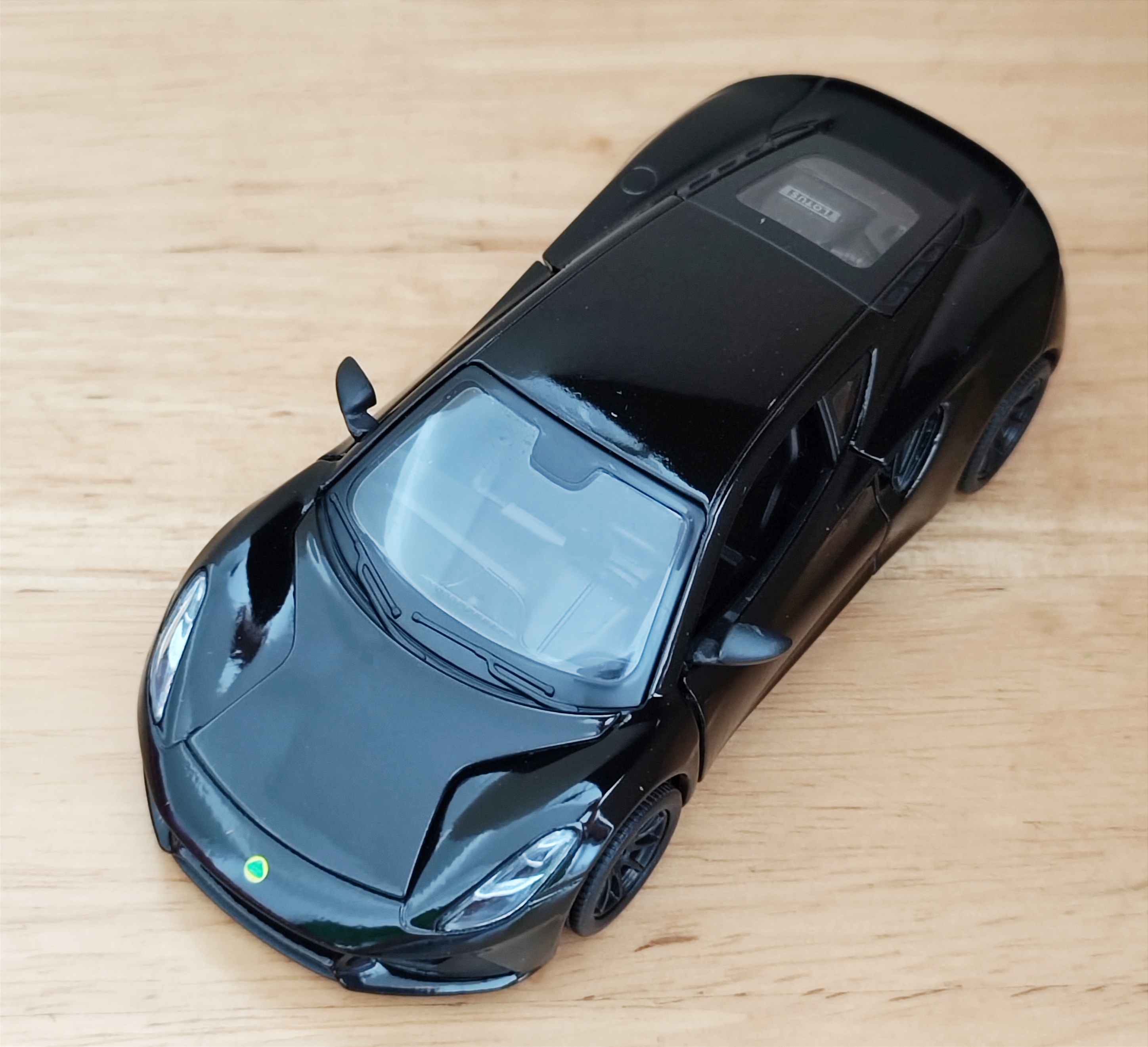 โมเดลรถเหล็ก Lotus Emira (ปลีก-ส่ง)