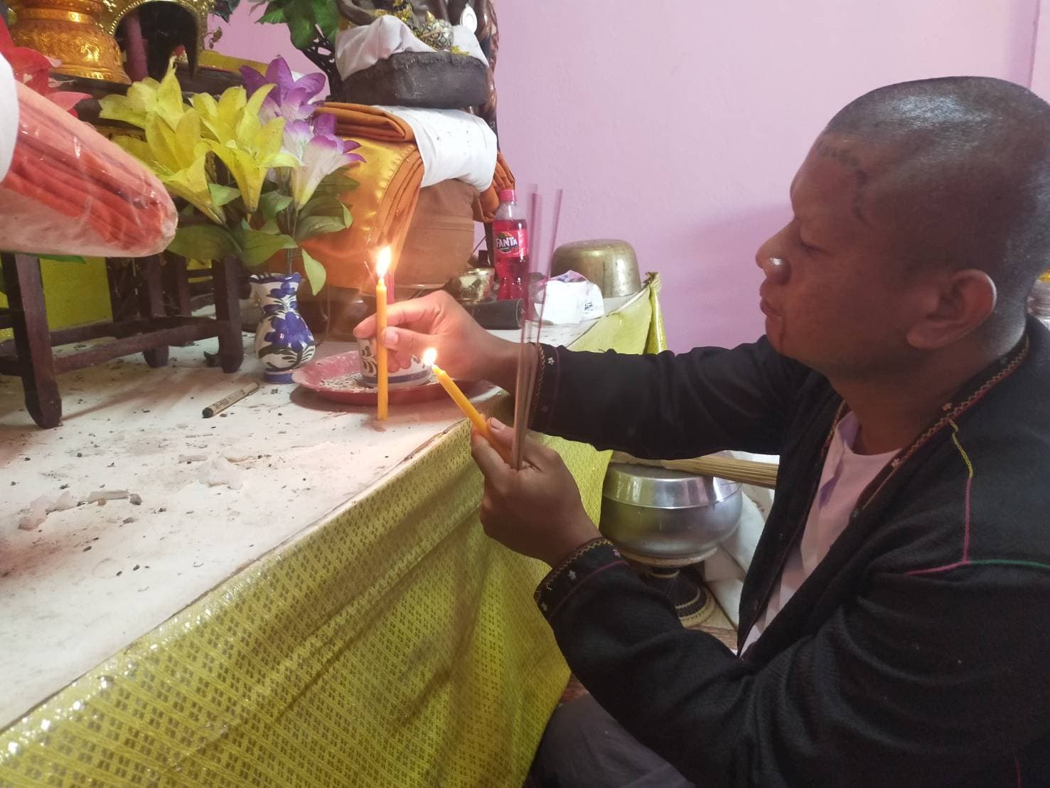 สีผึ้งมนต์กุเลน อาจารย์เขมร