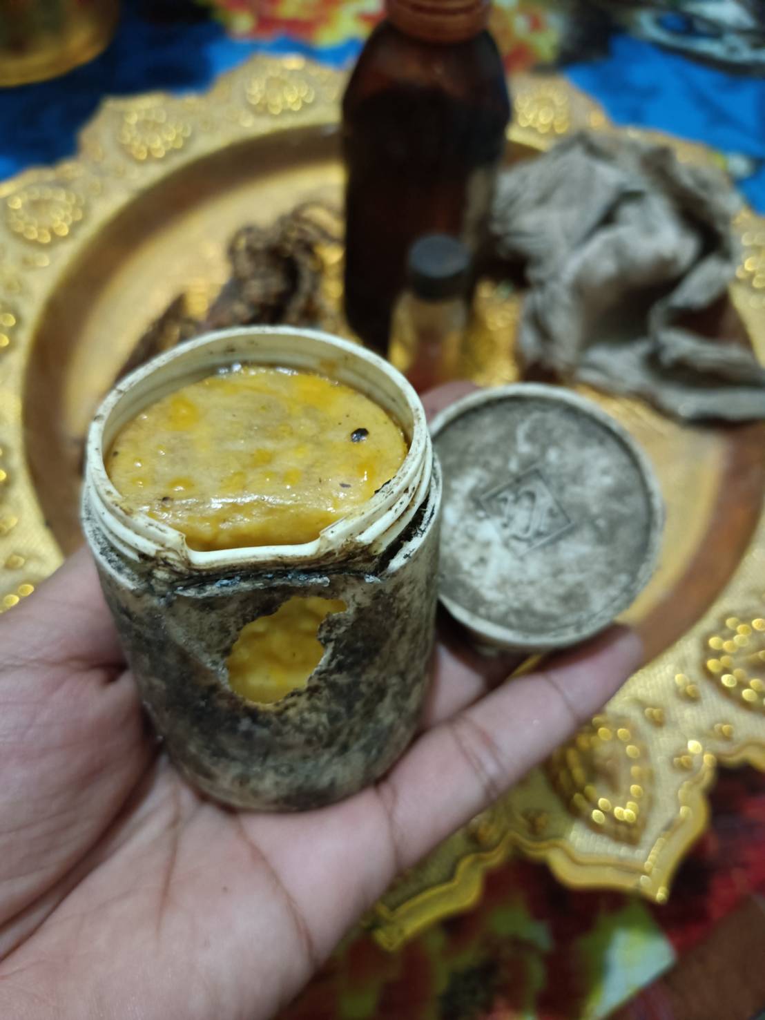 ⭕️ สีผึ้งมหาเสน่ห์ผสมน้ำมันพรายยุคต้น พบในย่าม หลวงปู่ชื่น วัดตาอี