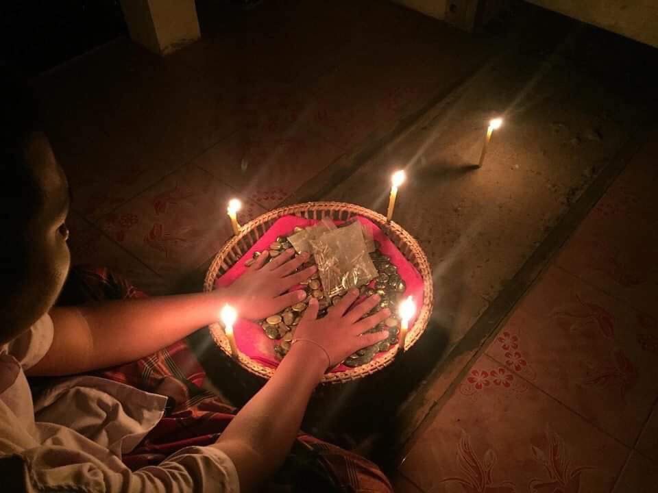 ล็อกเก็ตนครโสเภณี อาจารย์ต้นทอง