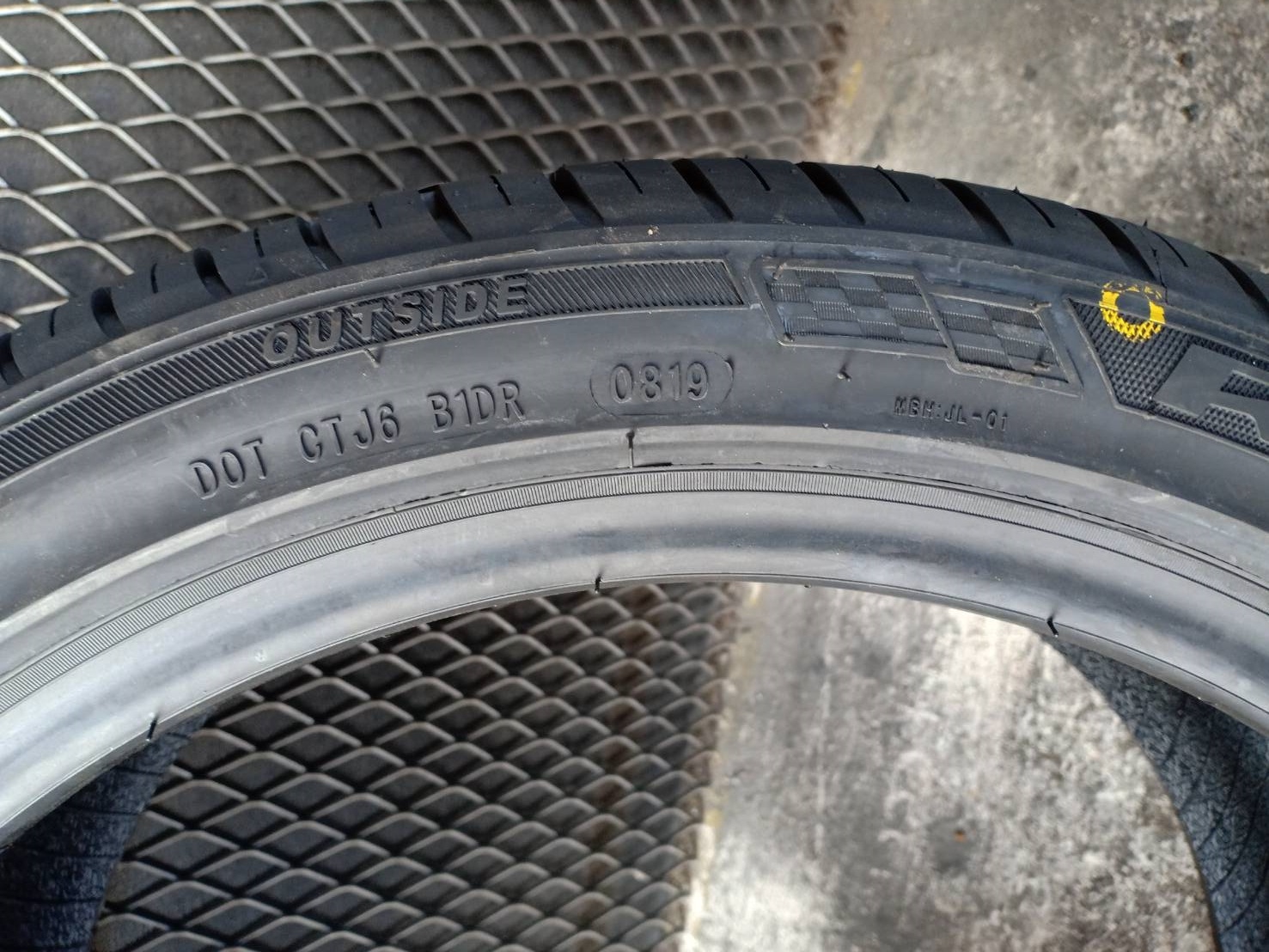 RYDANZ ROADSTER R02 205/45ZR17 ปี19